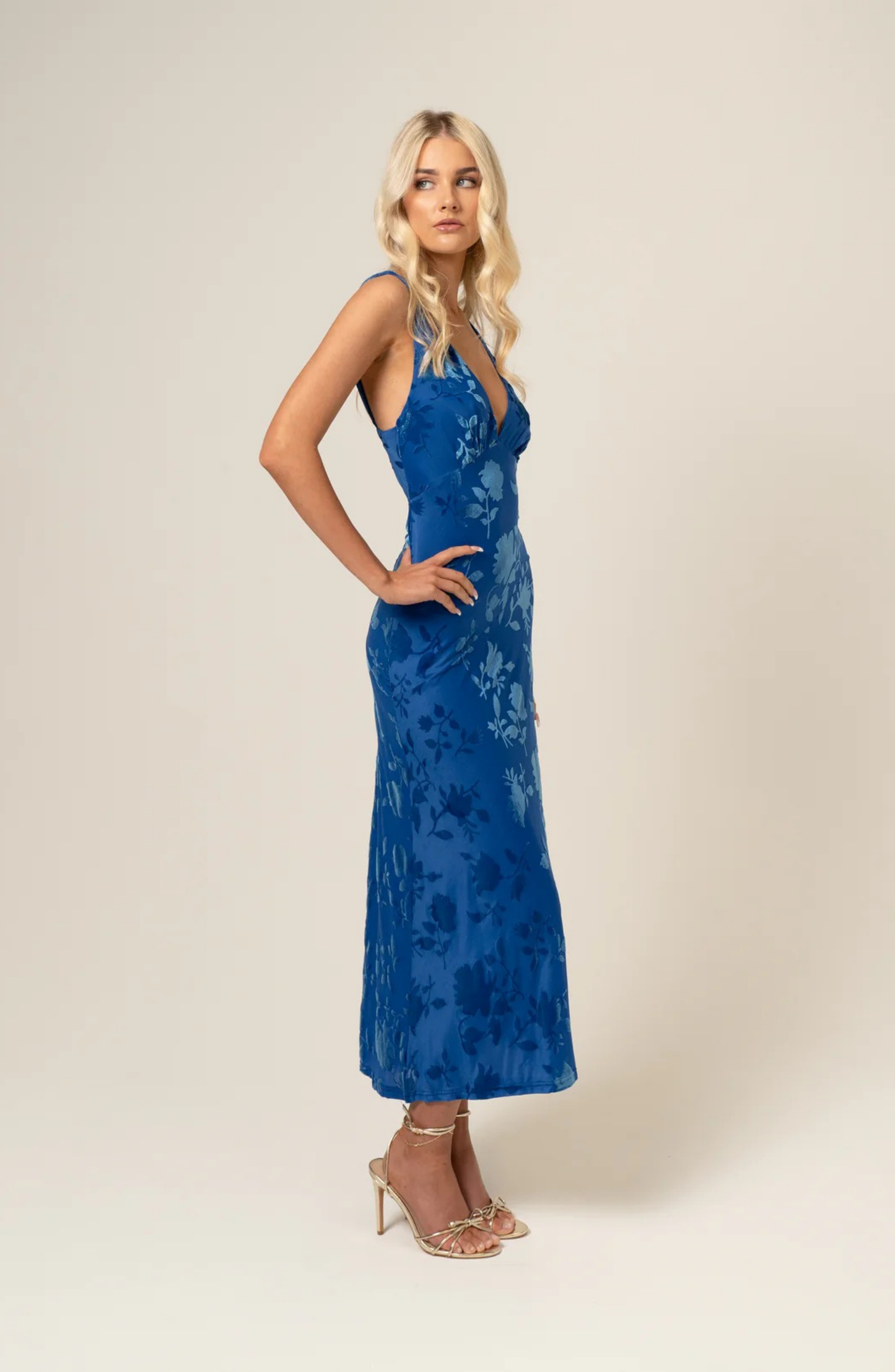 Madelise | V-Neck Classic Midi Dress